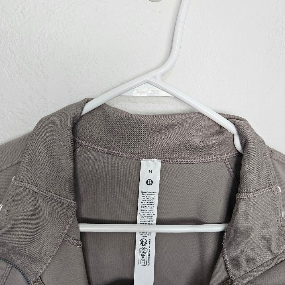 NWT Lululemon Define Track Jacket Womens 14 Athleisure Luon Warm Ash Grey/White - Picture 9 of 11